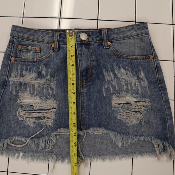 Signature8 Distressed Hi-Lo Hem Frayed Denim Mini Skirt - Picture 5 of 5